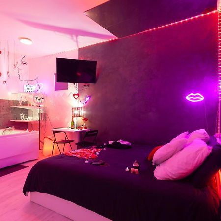 Love Room Avec Balneo Toulon Eksteriør billede