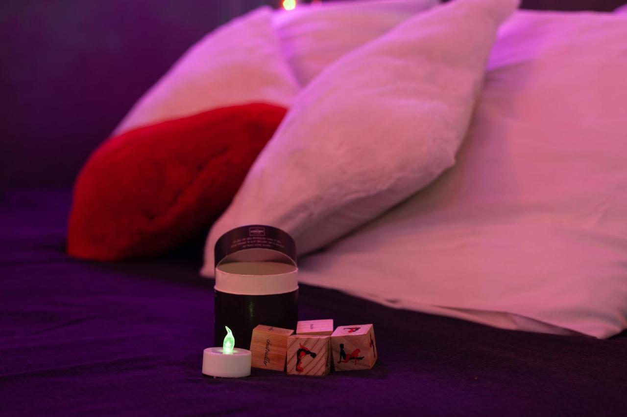 Love Room Avec Balneo Toulon Eksteriør billede