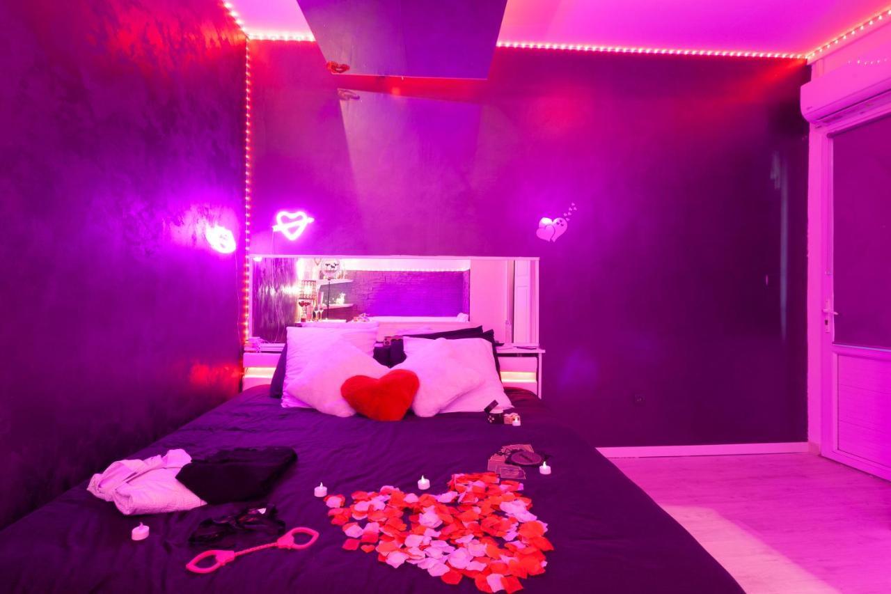 Love Room Avec Balneo Toulon Eksteriør billede