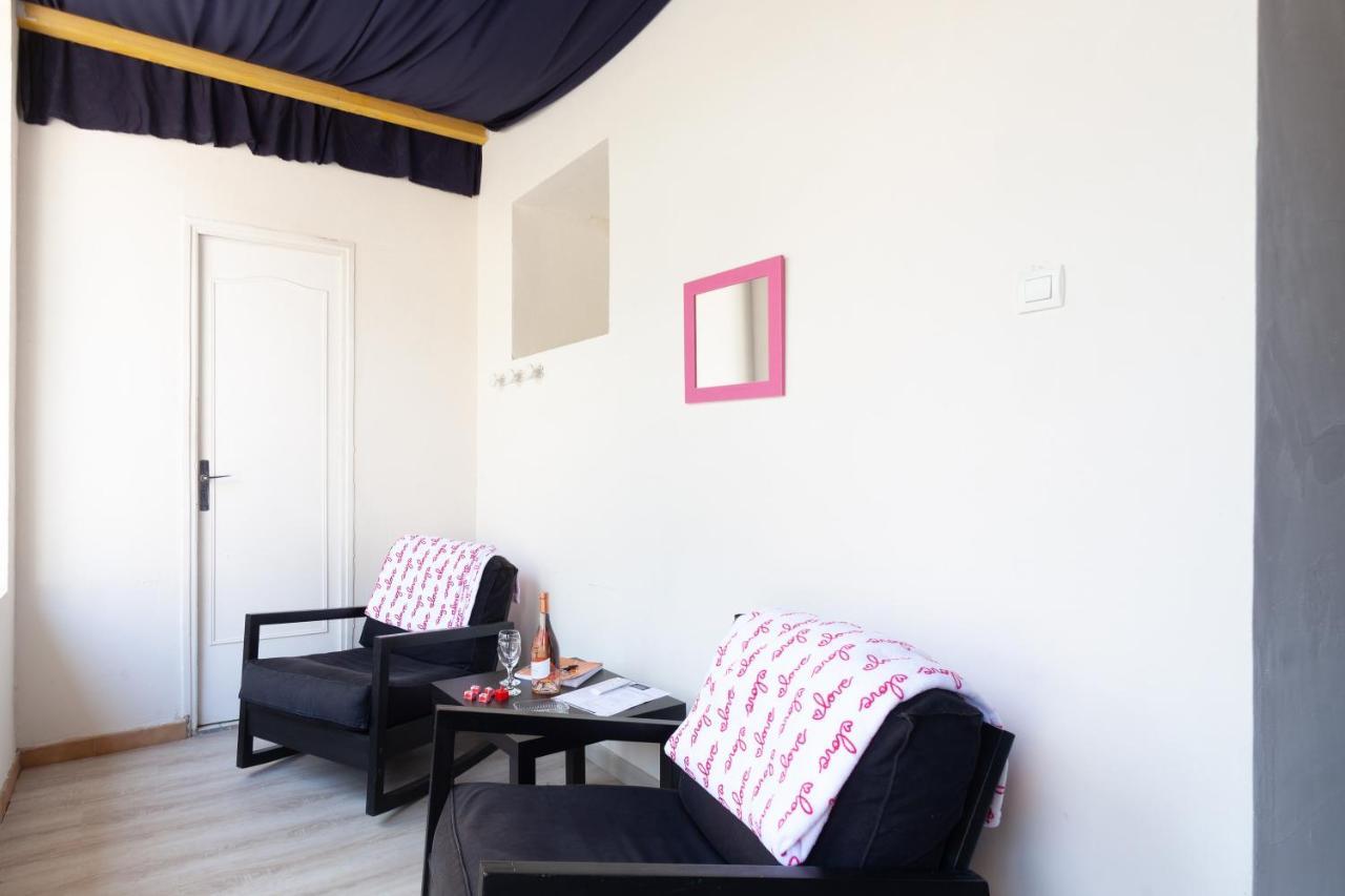 Love Room Avec Balneo Toulon Eksteriør billede