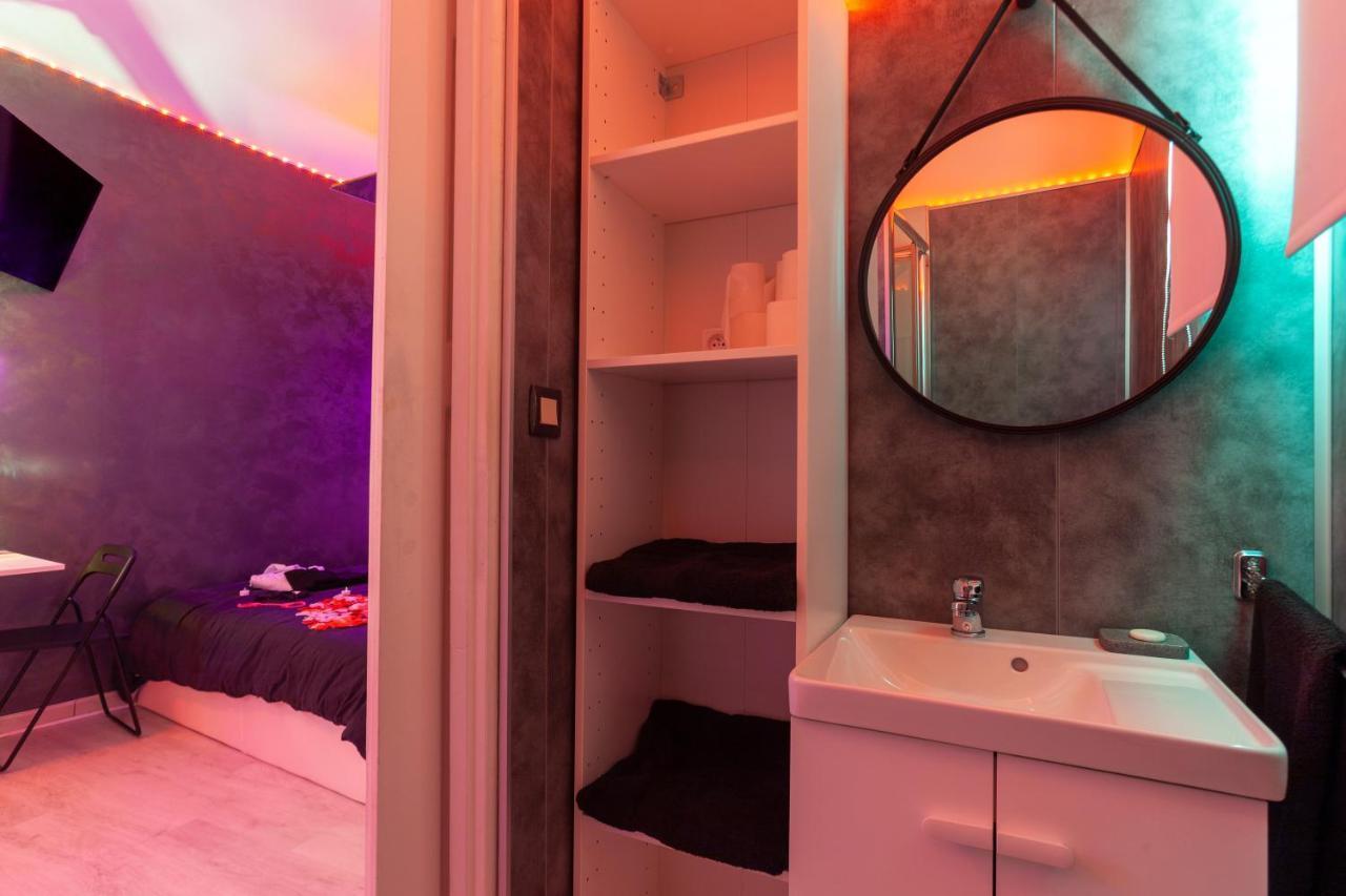 Love Room Avec Balneo Toulon Eksteriør billede